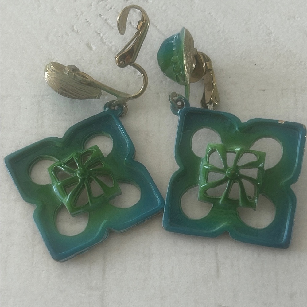 Vintage dangling earrings